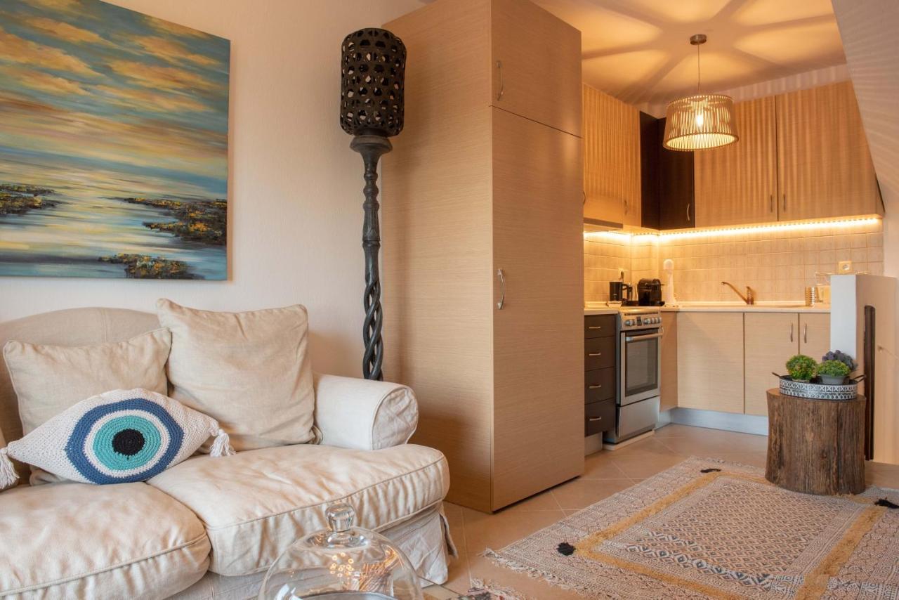 Dandy Villas Nea Roda - Melodic Waves - Private - Pool - Parking - Cellar Exterior photo